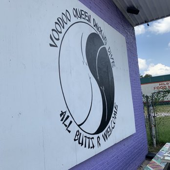 Voodoo Queen Daiquiri Dive - Cocktail Bars Near Me - Houston, Texas