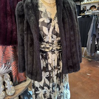 Nash Vintage Collective - Outfit - Used, Vintage & Consignment Near Me - Phoenix, Arizona Nash Vintage Collective - Outfit - Used, Vintage & Consignment Near Me - Phoenix, Arizona