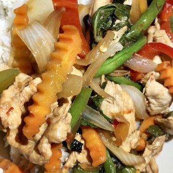 Roi Siam - with chicken and basel peppers, carrots, string beans and onions very simple but heart meal - Thai Near Me - Union City, New Jersey