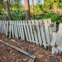 Tampa Fence Professionals - View of broken fence