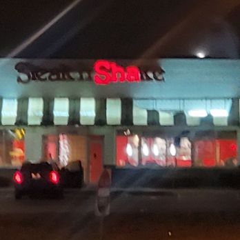 Steak ’n Shake - Awnings falling apart, sign is burnt out.. yuck. - Burgers Near Me - Kansas City, Missouri