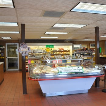 Pearl Valley Cheese - a display of cheeses and pastries - Cheese Shops Near Me - West Lafayette, Ohio Pearl Valley Cheese - a display of cheeses and pastries - Cheese Shops Near Me - West Lafayette, Ohio