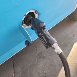 Mobil - Pump handle won't stay on. POS
