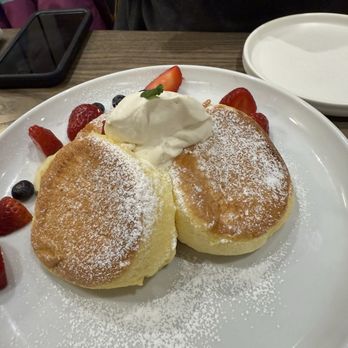 Flipper's - Fruity pancakes with maple cream - Pancakes Near Me - Toronto, Ontario