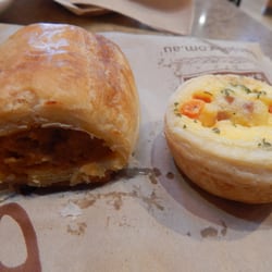 Banjo's - Sausage Roll & Ham Quiche Close-up
