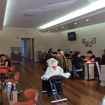 La Mode Nails - Beautiful and spacious location. - Nail Salons Near Me - Glenview, Illinois La Mode Nails - Beautiful and spacious location. - Nail Salons Near Me - Glenview, Illinois