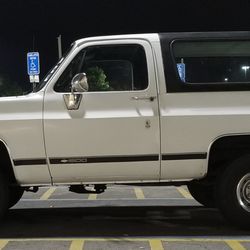 Marshall Muffler Mart - My 1989 k5 with true duels and 40 series flo masters.