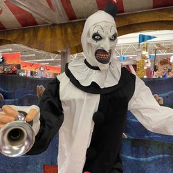 Spirit Halloween - Carnival clown