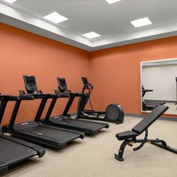 Embassy Suites by Hilton Newark Airport - Health club fitness center gym
