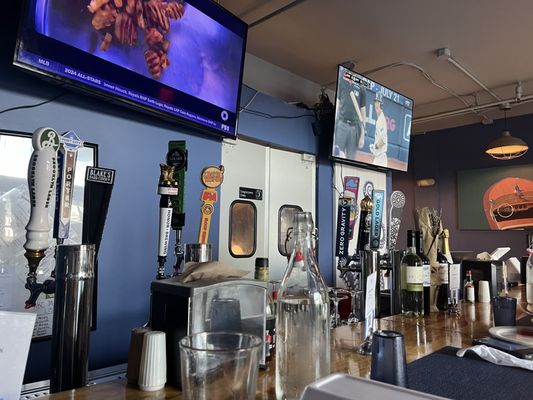 Monroe Bay Oysterette by null