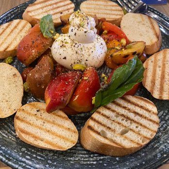 Spurrier's Gridiron Grille - Grilled peaches and buratta platter - American Near Me - Gainesville, Florida Spurrier's Gridiron Grille - Grilled peaches and buratta platter - American Near Me - Gainesville, Florida