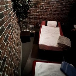 Foot Smile Spa - Evanston - Foot massage bed