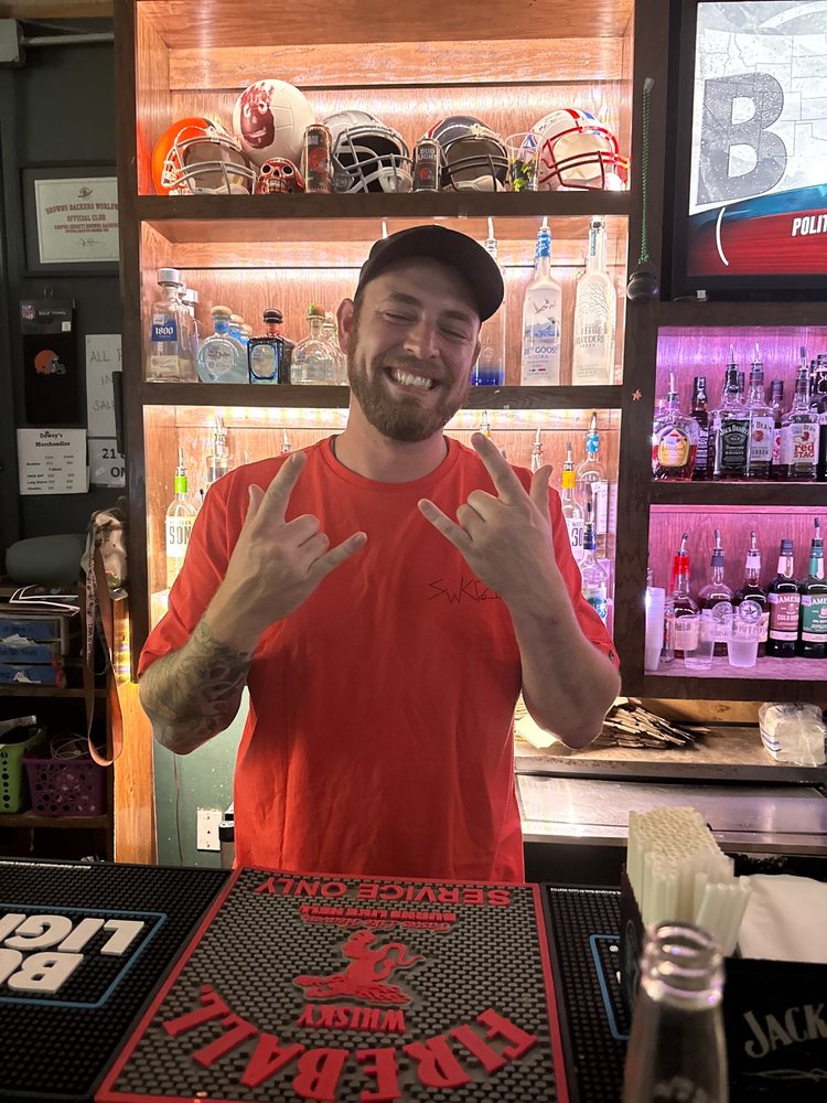 DEWEY’S BEER GARDEN Updated September 2024 19 Reviews 2302 Rodd