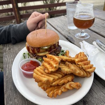 Cooper Mountain Ale Works - Stout BBQ Burger with Waffle Fries - Brewpubs Near Me - Tigard, Oregon