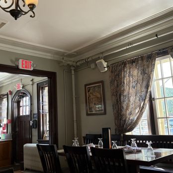 Valters at the Maennerchor - Front door opens to the Main Dining room, beautiful art, seating, window views - German Near Me - Columbus, Ohio Valters at the Maennerchor - Front door opens to the Main Dining room, beautiful art, seating, window views - German Near Me - Columbus, Ohio