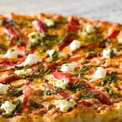 Pizzaiolo - Capri
150-210 cals/slice
Goat Cheese, Roasted Red Peppers, Pesto Sauce (Nut Free), Mozzarella Cheese, Pizzaiolo Tomato Sauce