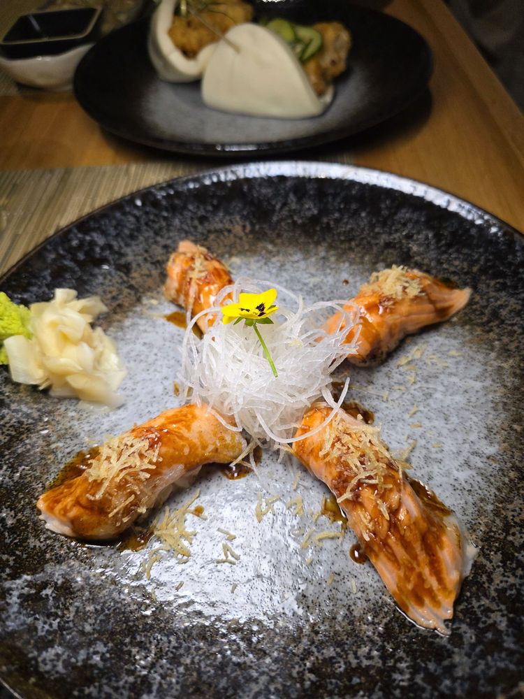 Ro Sushi Logo
