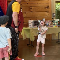 B-Rad the Kids Magician - Laughter and giggles! This is true B-Rad magic!