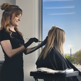 Institut Divas & Cie - mèches, ombré, balayage, coloration - Hair Salons Near Me - Quebec City, Quebec Institut Divas & Cie - mèches, ombré, balayage, coloration - Hair Salons Near Me - Quebec City, Quebec