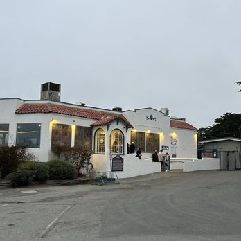 Moss Beach Distillery - This restaurant has such a charming history behind it : read the landmark sign if you're interested - Seafood Near Me - Moss Beach, California Moss Beach Distillery - This restaurant has such a charming history behind it : read the landmark sign if you're interested - Seafood Near Me - Moss Beach, California