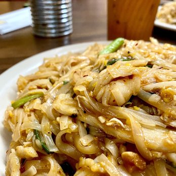 Thai 9 - Pad Thai with chicken - Thai Near Me - Dayton, Ohio Thai 9 - Pad Thai with chicken - Thai Near Me - Dayton, Ohio