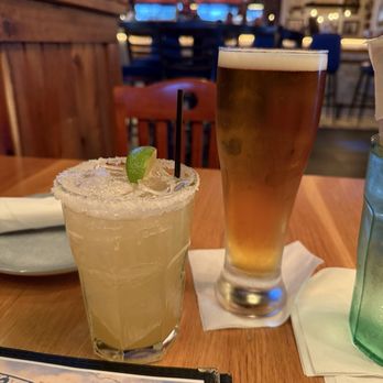 Hooked Fish Camp - The best margarita - Seafood Near Me - Sanford, Florida