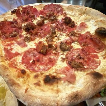 Domenica - TUTTO CARNE - tomato, mozzarella, spicy salami, bacon, fennel sausage, Chisesi ham - Italian Near Me - New Orleans, Louisiana Domenica - TUTTO CARNE - tomato, mozzarella, spicy salami, bacon, fennel sausage, Chisesi ham - Italian Near Me - New Orleans, Louisiana