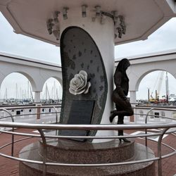 Selena Memorial Statue