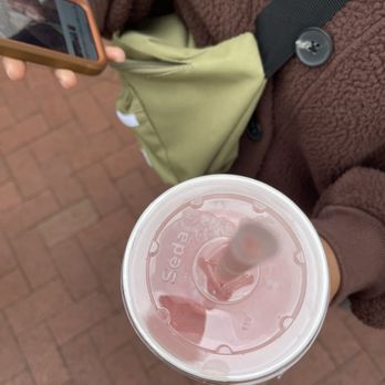 Blenders In The Grass - Guava smoothie - Juice Bars & Smoothies Near Me - Santa Barbara, California