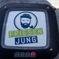 Friesenjung - Pager vibriert, wenn das Essen fertig ist.