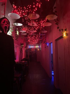 Theme House restaurant & karaoke by null