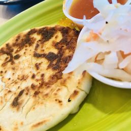 Pupusa w/ cheese Pupusa w/ cheese