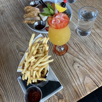 Drink Well - Gastropubs Near Me - Austin, Texas Drink Well - Gastropubs Near Me - Austin, Texas
