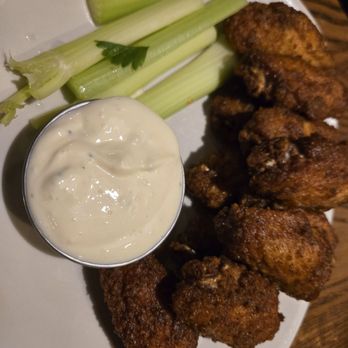 Outback Steakhouse - Kooruboora hot wings with mashed potatoes and green beens - Steakhouses Near Me - Orange, Connecticut Outback Steakhouse - Kooruboora hot wings with mashed potatoes and green beens - Steakhouses Near Me - Orange, Connecticut