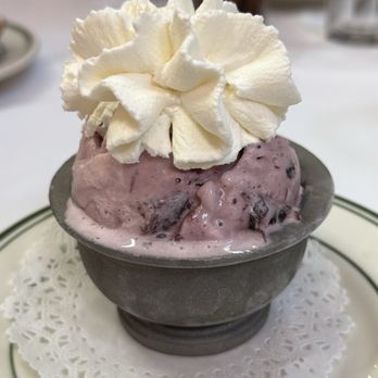 Joe's Stone Crab - Blueberry chocolate chip ice cream. - Seafood Near Me - Miami Beach, Florida Joe's Stone Crab - Blueberry chocolate chip ice cream. - Seafood Near Me - Miami Beach, Florida