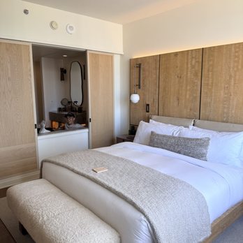 1 Hotel Seattle - City King room - Hotels Near Me - Seattle, Washington