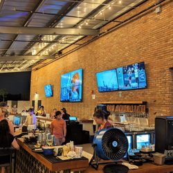 Big Top Brewing - Outdoor bar