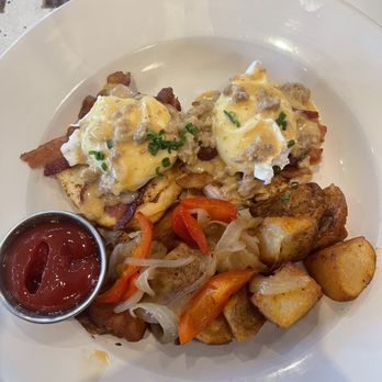 Red's Table - Biscuits & Gravy Benedict - New American Near Me - Reston, Virginia