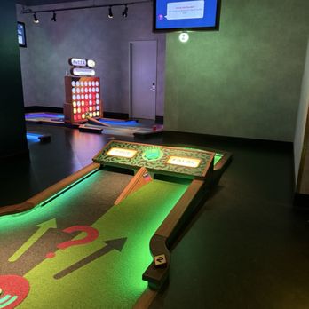 Puttshack - Boston - Mini Golf Near Me - Boston, Massachusetts