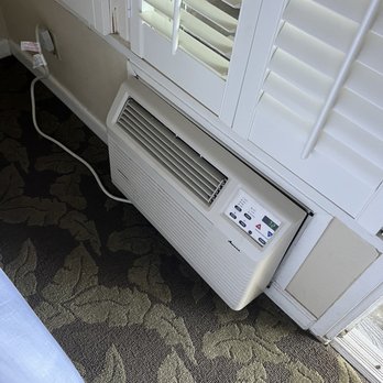 Best Western Plus Island Palms Hotel & Marina - AC way too small - San Diego, CA