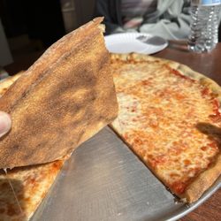 Lenny's House of Pizza - Bottom pretty well cooked. Could have been a bit crispier in the middle but decent around the edges.
