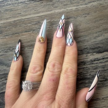 Dashing Diva Nails & Spa - Nail Salons Near Me - Swampscott, Massachusetts