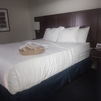 Hatfield Inn - Bed area - Hotels Near Me - Leitchfield, Kentucky