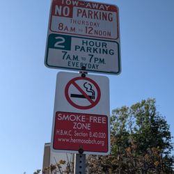 Hermosa Beach Community Center - Community Resources Department - Parking signs by the community center