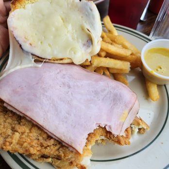 Ollie Cat Cafe - Cordon Bleu sandwich - American Near Me - Luray, Virginia Ollie Cat Cafe - Cordon Bleu sandwich - American Near Me - Luray, Virginia