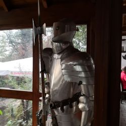 Il Castello - Suit of armor. The restaurant is next to an old castle.