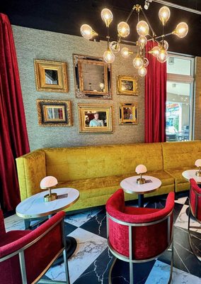 The West End Lounge by null