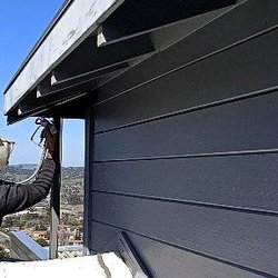 Martinez Painting - Spraying an exterior