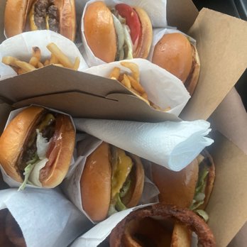Gotcha Burger - Deuce-Deuce Sandwich Cheeseburger Fries Onion Rings - Food Trucks Near Me - Eugene, Oregon