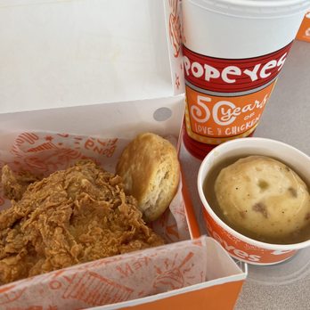 Popeyes Louisiana Kitchen - Two piece and mash potatoes - Fast Food Near Me - Amherst, Ohio